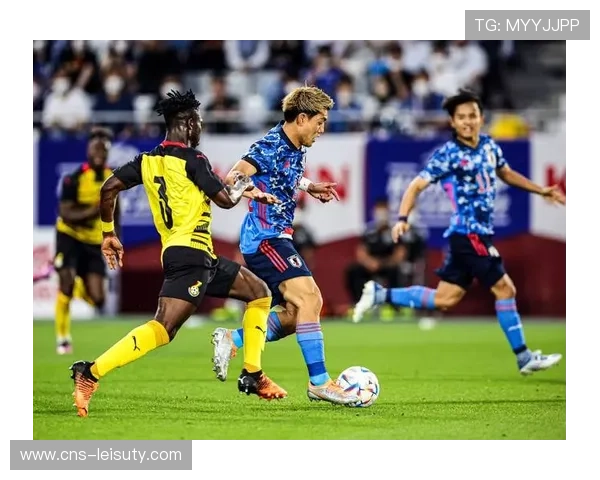 拜仁慕尼黑5-0热身赛大胜萨尔茨堡红牛，伊藤洋辉折射破门